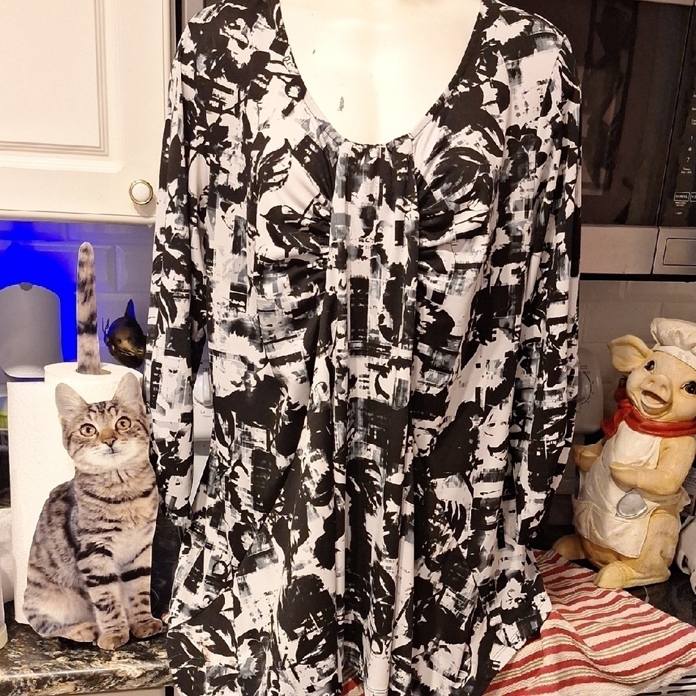 f GNW Stretch Abstract Black and White Women's Top 1X.  EUC